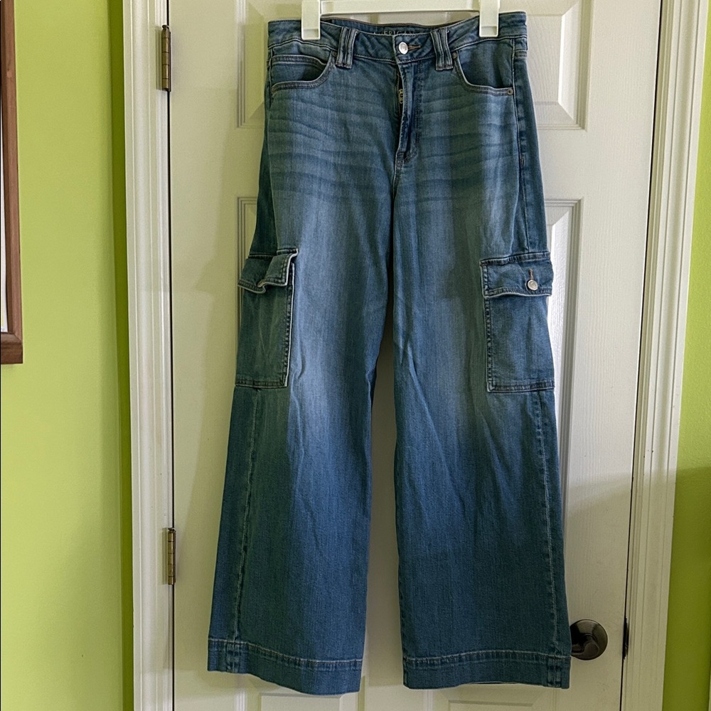 Women’s American Eagle Outfitters Light Blue Denim Jeans Size 8